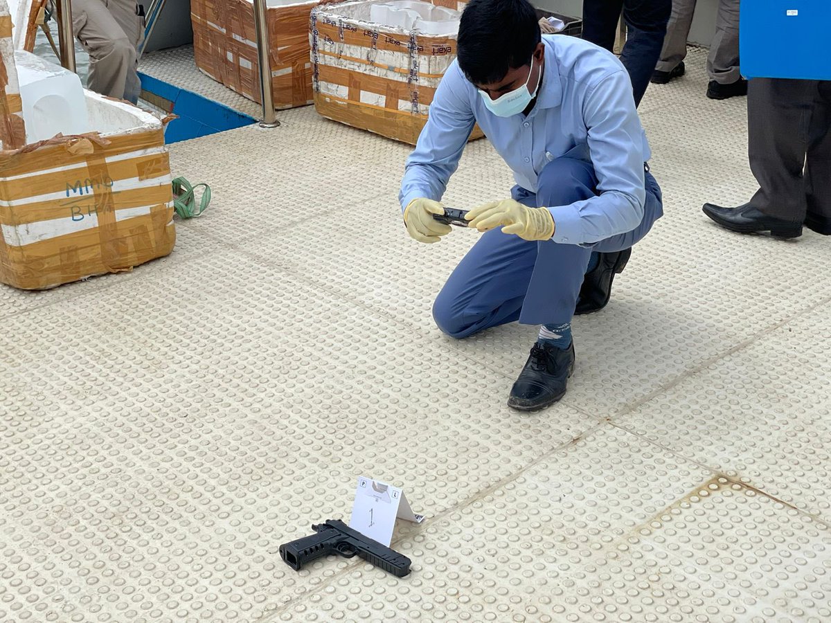 UNODC_BMB's tweet photo. #IntegratedTraining in #Bangladesh 🇧🇩! Target vessel intercepted w/ 6 persons on board, joint investigation ensued, leading to confiscation of 3 suspicious items & 2 arrested suspects!
🚨Stay tuned for updates on evidence package preparation!
Funded by #Japan 🇯🇵
#BorderManagement https://t.co/faCcASxy1d