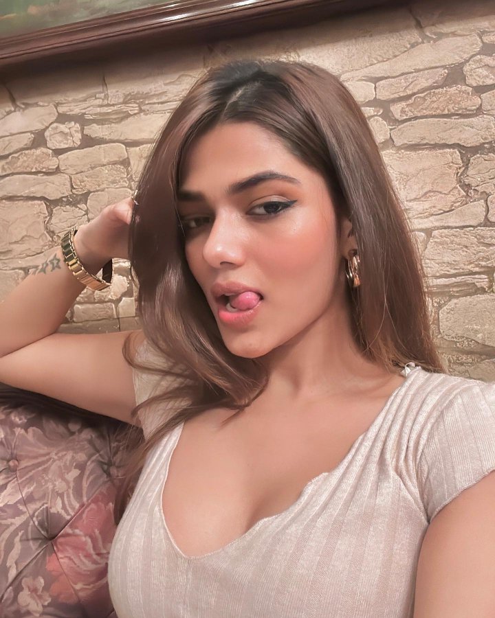 F6d9OotXYAAkq-7?format=jpg&name=900x900