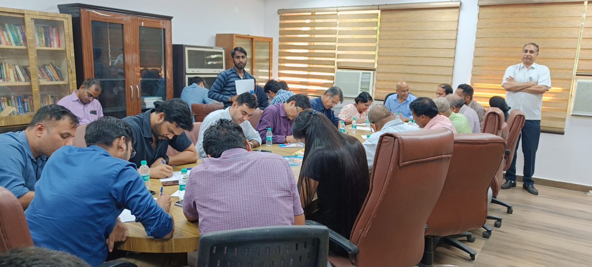 सीमा शुल्क लेखा परीक्षा आयुक्तालय, नई दिल्ली द्वारा हिंदी पखवाड़ा 14 से 27 सितंबर तक मनाया जा रहा है। इसके तहत 19 सितंबर को निबंध प्रतियोगिता आयोजित की  गई। इसमें आयुक्तालय के 27 अधिकारियों ने भाग लिया। <a href="/cbic_india/">CBIC</a> <a href="/Delhicustoms/">Delhi Customs</a>