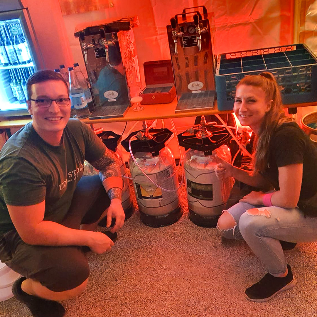KeyKeg's tweet photo. Relive Maisel Festival 2023, sponsored by KeyKeg! 🍻 Watch the crew in action with KeyKegs, serving brews and reducing post-festival clutter. 🌟
#Keykeg #Beer #Winemaking #maiselfestival2023 #Keg #Ale #brewery #brewing #beverageindustry #craftbrewing https://t.co/dHBBtAnI9p