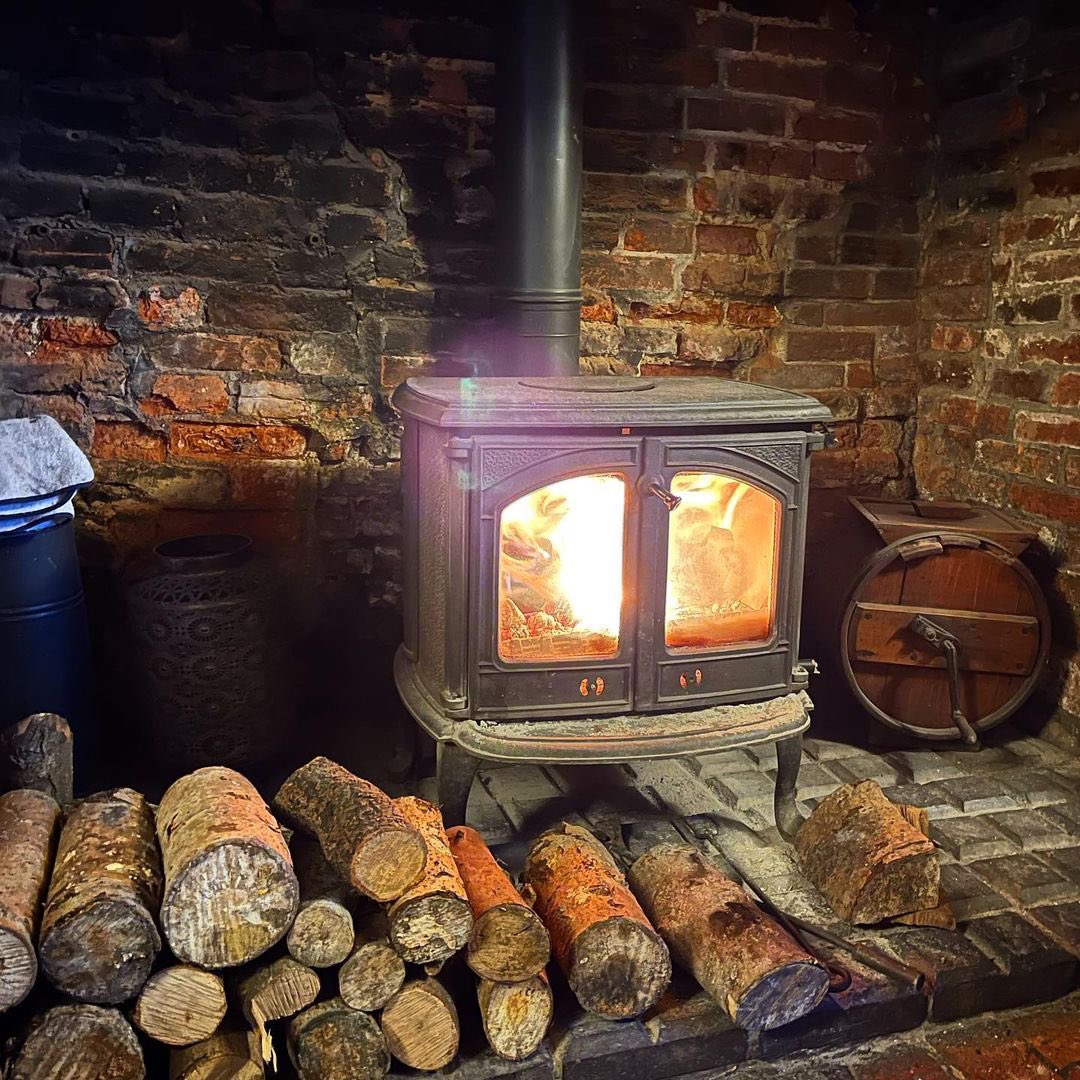 The Rose & Crown tweet media