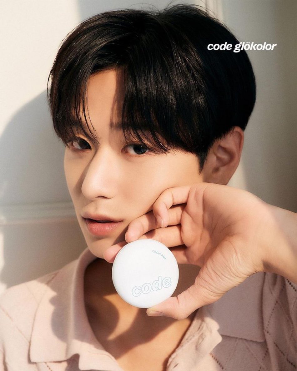 The tittle would be “𝙬𝙝𝙚𝙣 𝙩𝙝𝙚 𝙘𝙖𝙩 𝙢𝙚𝙚𝙩 𝙩𝙝𝙚 𝙙𝙤𝙜”. Play and fun under the sunlight will never make me considered the healthy of my skin because I got 𝗰𝗼𝗱𝗲.𝗴𝗹𝗼𝗸𝗼𝗹𝗼𝗿 as my skin protector!