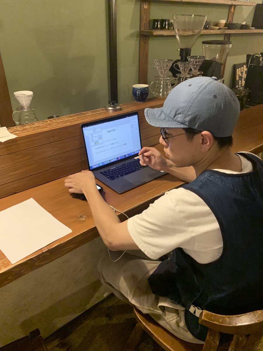 coffee_imagine's tweet photo. 最近更新頑張ってるね大塚くん！
コーヒーセミナーを任され資料を構想中。 https://t.co/SenU4rO2cn