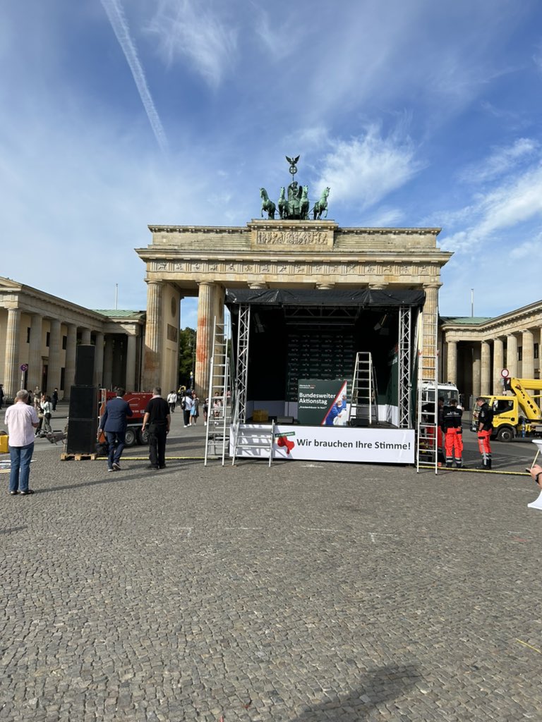 Noch eine Stunde. Dann beginnt in Berlin der bundesweite Protest #alarmstuferot #jetzthandeln