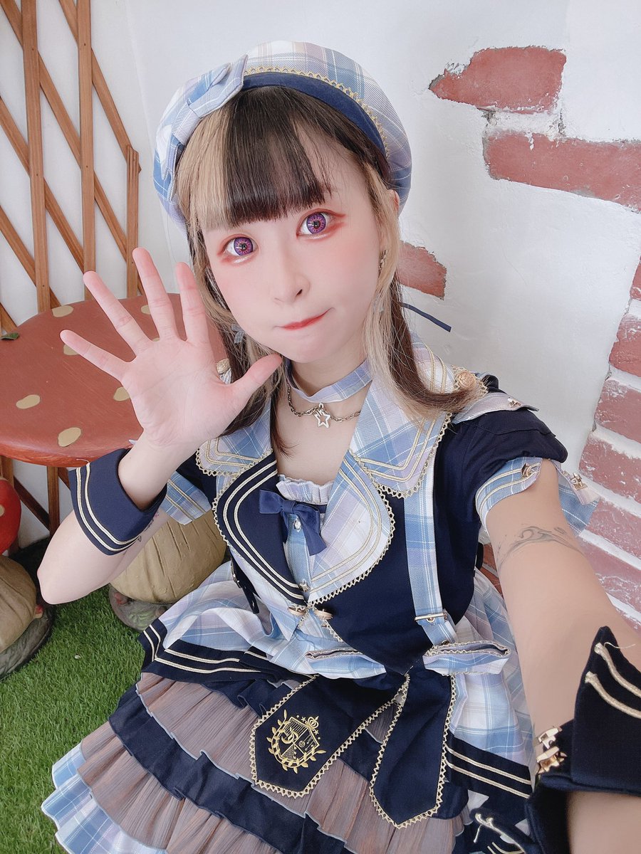 yuuunooola's tweet photo. 抱歉 這是我🫶🏻
小時候被驢踢到了腦袋 
所以現在才變成這樣🤪
（我是說第一張啦） https://t.co/O9632fPO0c