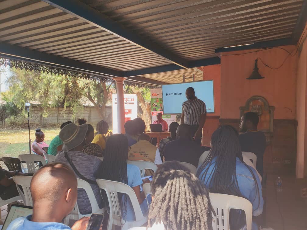 #Happeningnow: #Day2 of the Citizen Journalism training started off with Costa Jansen Nkomo Donsah  leading a recap of Day 1 on post election reporting.
#NoToFakeNews #FactsMatter #GetTheFacts #matteroffact #zimelections2023