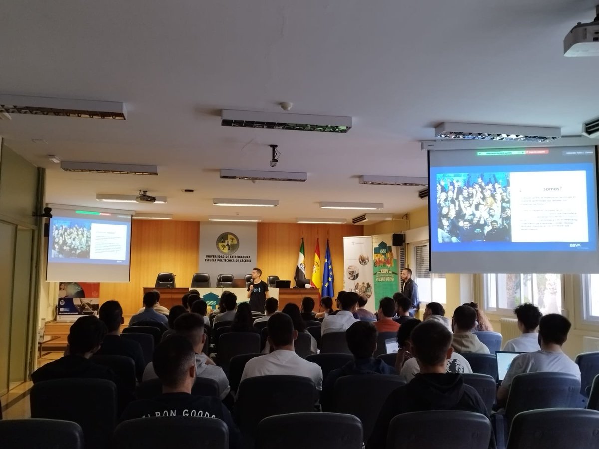 CatedraTEF_UEx's tweet photo. Javier Jiménez (https://t.co/jRAulnuTgD) y @edgartkd94 (https://t.co/kcvNFN1b6h) de @BBVANext imparten un módulo de formación sobre #MachineLearning https://t.co/K3CYlz0G1R