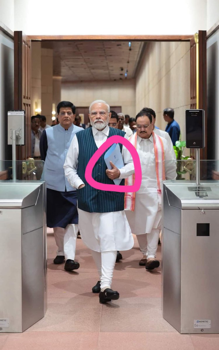 MPMahendran_INC's tweet photo. Moment to go to the exam without studying anything.... as if you know everything😂
#emptyfile https://t.co/6LHvn2sb8j