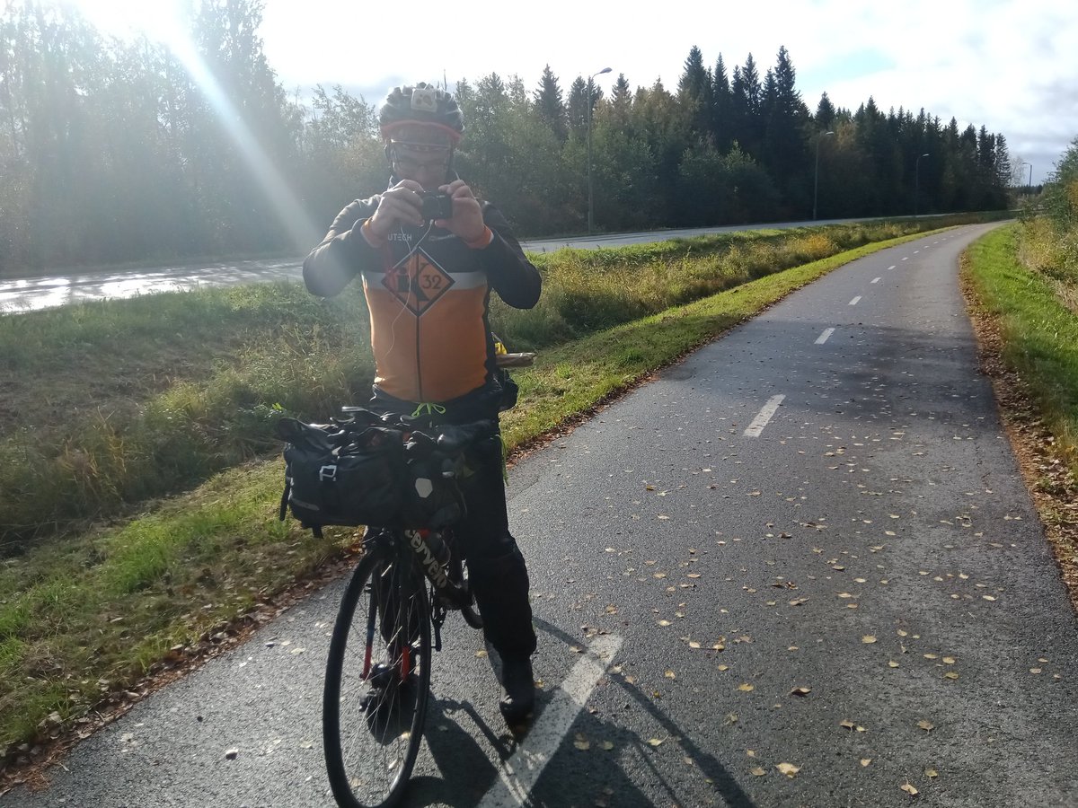 Seuraavaksi <a href="/ArtoSundstrom/">Arto64</a> pääsi yllättämään auringosta päin. #ruska2023