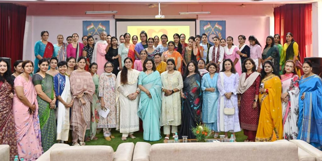 cwacrpf's tweet photo. Empowering women 40+ !

An awareness program on Gynecological &amp; breast cancer, was organized at SDG campus, under the guidance of Dr.Ajita Thaosen, President #CWA. It included an enlightening lecture by Dr. V. Soujanya Rao, CMO, followed by manual health check-ups and Pap test. https://t.co/R0ICKwweRB