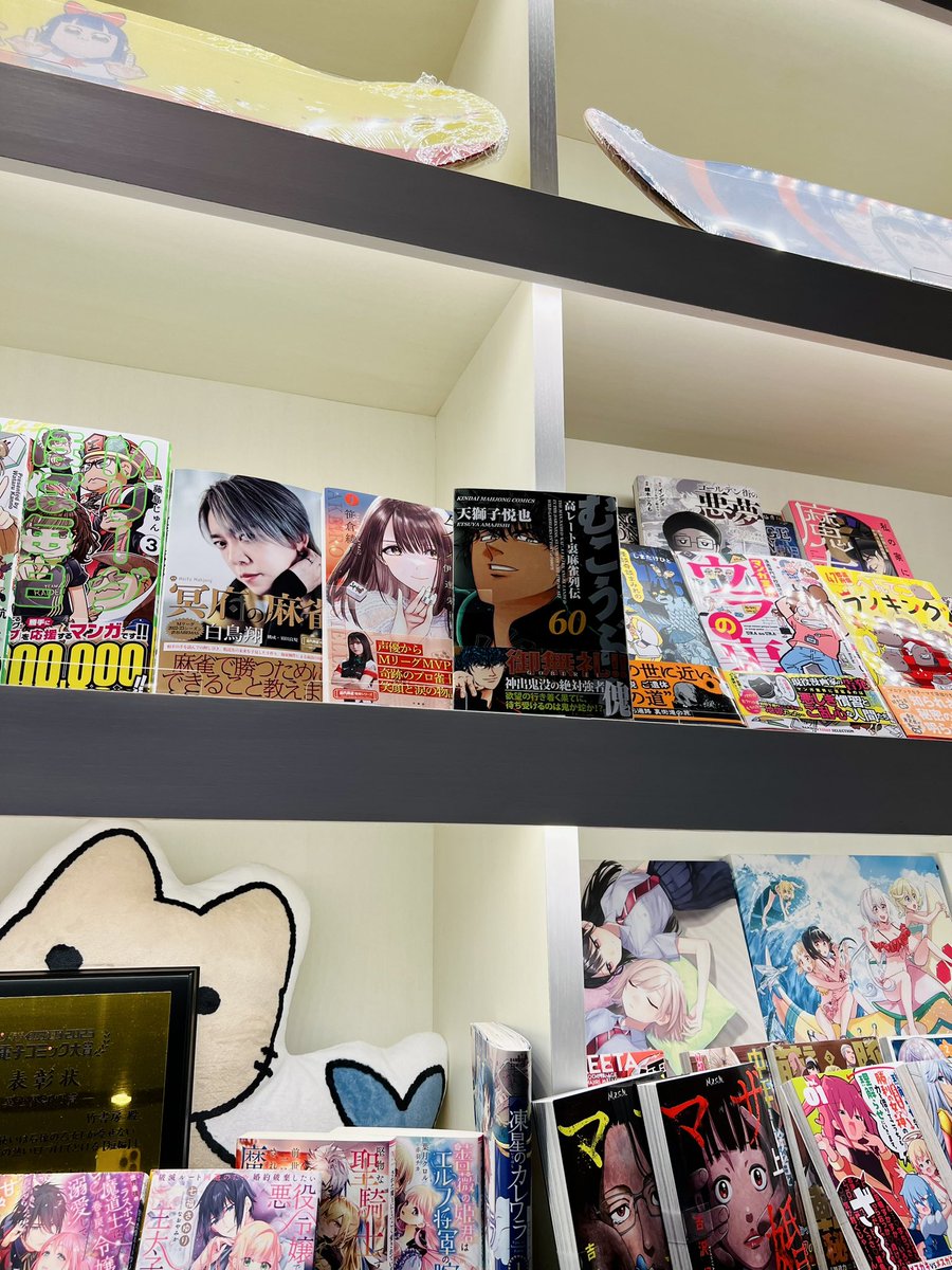 本日は竹書房さんにて朱色のステラ作画担当版のサインをたくさん描いて来ました!一枚一枚丁寧に愛を込めて伊達ちゃんを描かせていただきました!サイン本が当たった方の元に無事届きますように🙏🌟編集部の入り口に飾ってあったステラ✨も記念に😊 