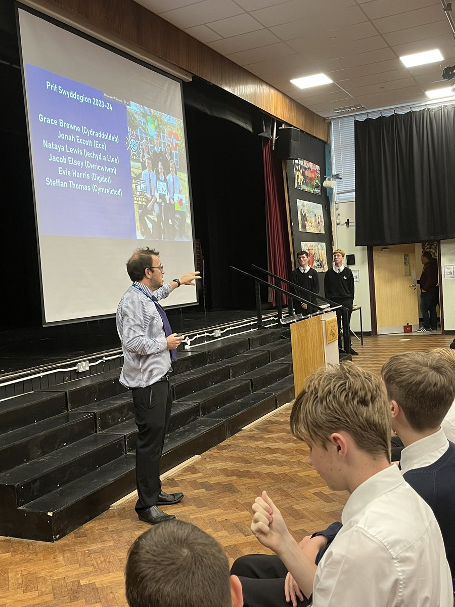 Diolch i Mr Shaw am wasanaethau yr wythnos hon yn cyflwyno’r Cyngor Ysgol a’r Is-gynghorau i ddisgyblion yr ysgol / Thank-you to Mr Shaw for introducing our School Council to our pupils this week <a href="/cyngorysgolbt/">@CyngorYsgolBT</a> #teulubt