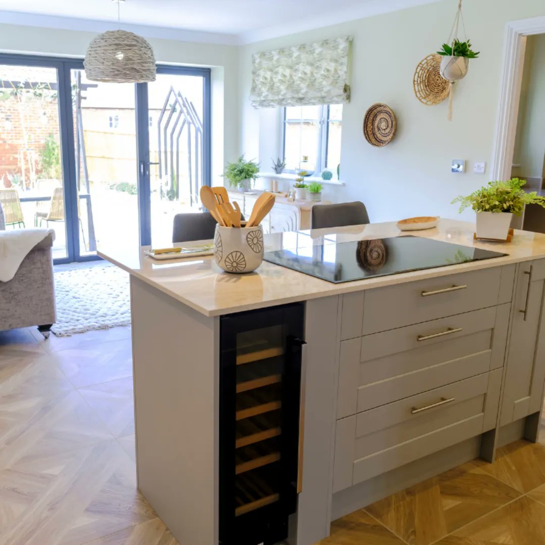 LindumHomes's tweet photo. Wanting to move to a New Area? … Upgrade or downsize?…🏘️

Whether you're looking to move into an townhouse, semi or detached property, every Lindum Home has a well-planned living space benefiting from high-quality finishes. 

Take a look at our new homes in Lincolnshire🏡 https://t.co/jlsVyOFNme