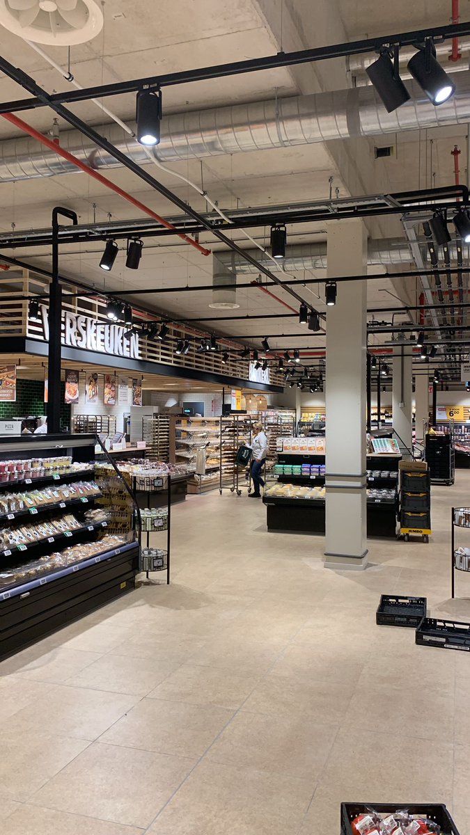 Weer twee mijlpalen voor MRP! Vandaag is #Jumbo geopend met ruim 1700 m2 oppervlakte in ons gerealiseerde nieuwbouwproject AMST in Amsterdam Oost naast het #Amstelstation. MRP opent ook vandaag AMST Parking met 116 parkeerplaatsen amstparking.nl #gemeenteamsterdam