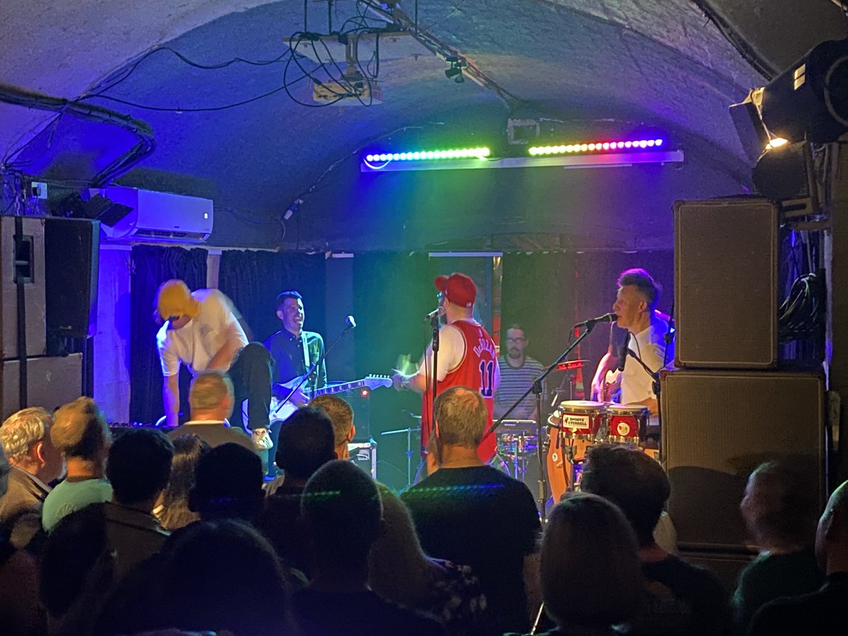InTheCrowdUK's tweet photo. It was hot and steamy at @McChuillsBar Glasgow on Saturday night with @SmooveTurrell @mikeporter1 @JohnTurrell @stevenmoove @lloydguitarist #livemusic #lovemusic #inthecrowd #glasgow #smooveandturrell #mcchuills https://t.co/nAROlZEU5Z