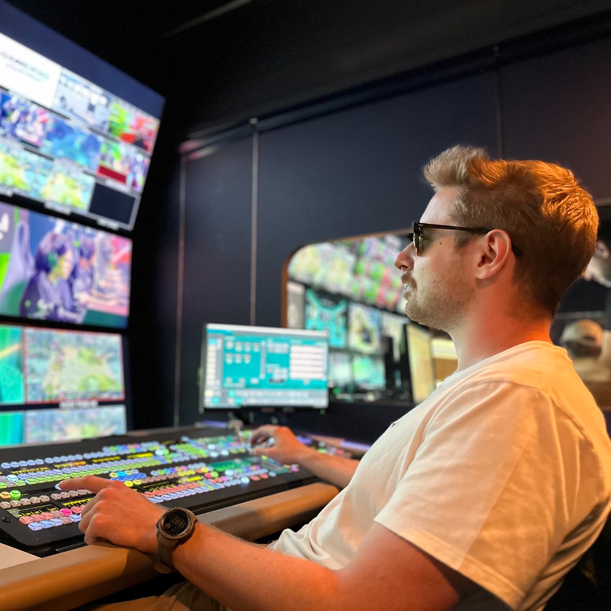 𝐎𝐩𝐞𝐧 𝐟𝐨𝐫 𝐰𝐨𝐫𝐤 𝐚𝐠𝐚𝐢𝐧
Had to recharge a little bit after producing #Gamers8 for 2 months, but am back and eager to work on your esport or broadcast event, so slide into my DMs or mail me!

- Broadcast or Content Producer &amp; Director
- Technical Director
- vMix Op