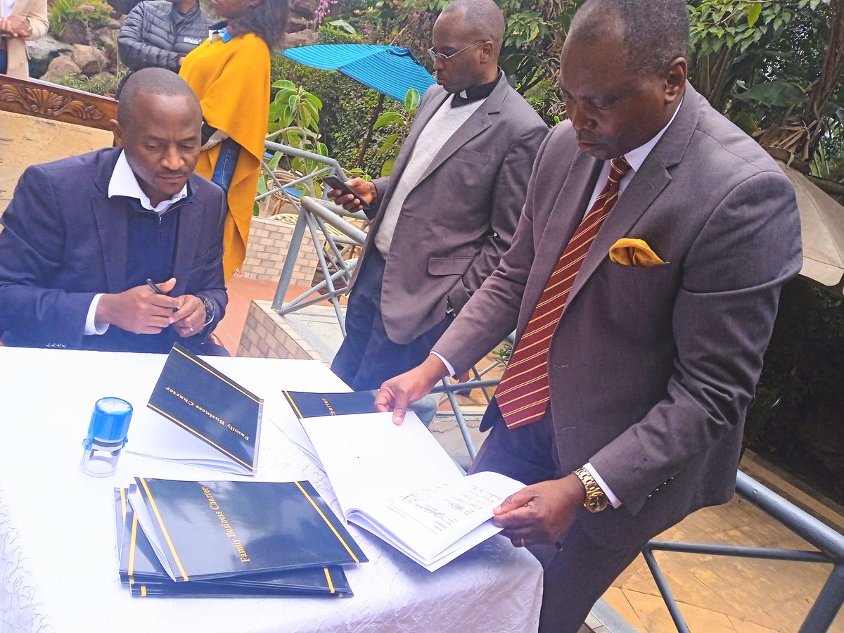 IFFB_ke's tweet photo. #IFFB #Familybusiness
Many families are unprepared for this transition of value and https://t.co/d12K5OckPj Charter is intended professionalise and organise the family wealth.This brings in experts and defines their roles ,power and responsibilities in one document. https://t.co/fFrSrH8FwI