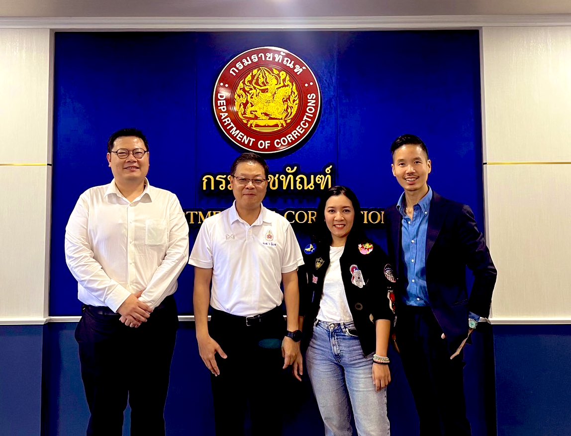 Yishreah's tweet photo. NFT x Dept of Correction. 
We are with Dept of Correction Vice Rector, discussing on a reforming topic of web3 that will create a better social & justice system that will serve our society, vunerable groups and a better future. 

NFT x Prisoner, initiated by @TIJthailand @JusticeInnoTIJ will serve its highest purpose. 
 
“Fight for the things that you care about, but do it in a way that will lead others to join you." 

- Ruth Bader Ginsburg 

Thank you for the Round Table Templar Assembly @kittipon @jeditrinupab 

#NFTforSocialImpact #MidlifeWhocares 

@Stubix2021 @DarkSun_888 @YOMMATOOD7 Are you ready for the next battle ?
