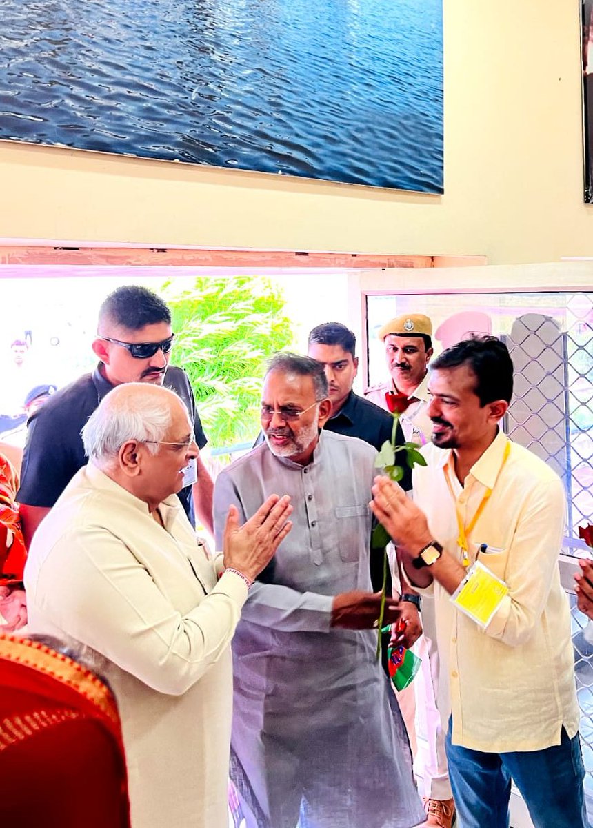 LuvSharmaBJP's tweet photo. परिवर्तन यात्रा में सम्मिलित होने गुजरात के माननीय मुख्यमंत्री श्री भूपेंद्र पटेल जी के कोटा आगमन पर एयरपोर्ट पर उनका स्वागत अभिनंदन किया https://t.co/v9xcpWxvkv