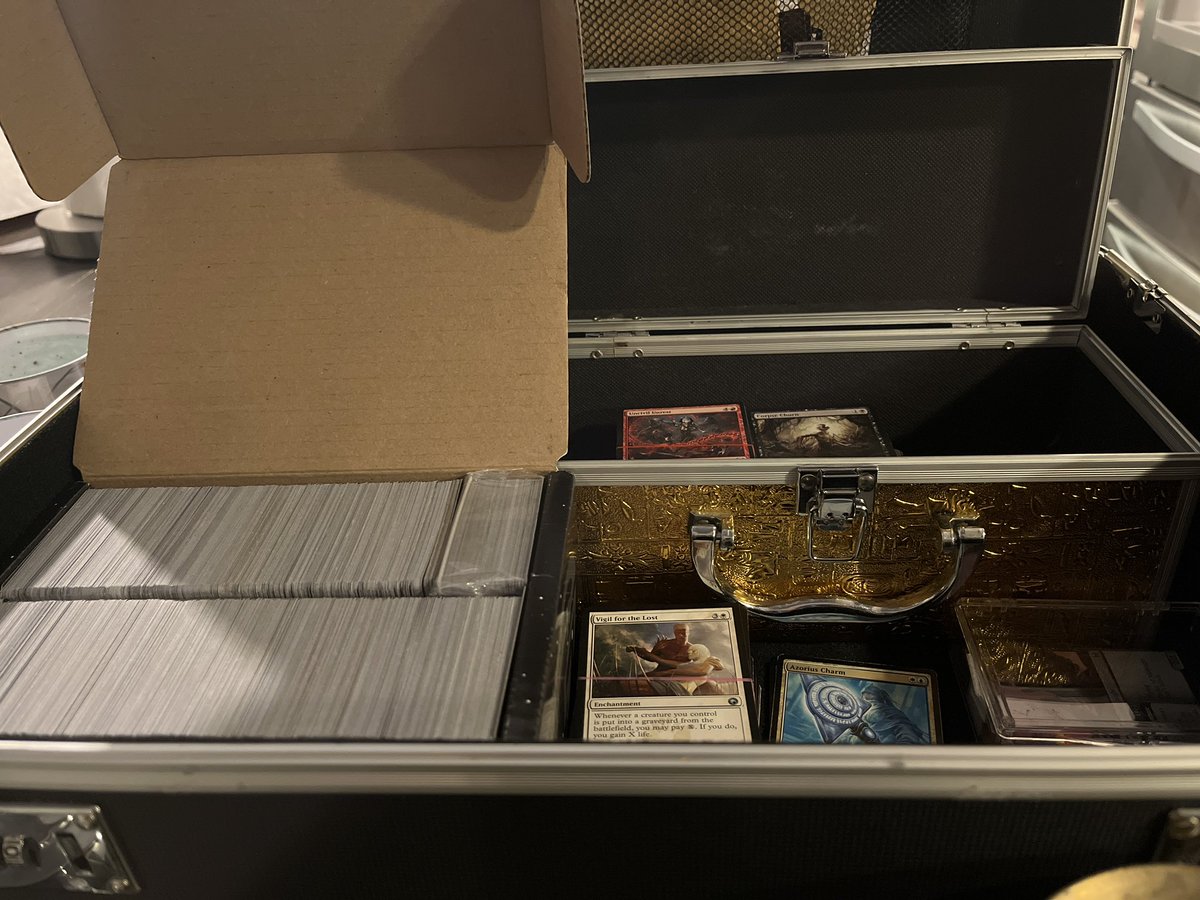 ThePartyQueen19's tweet photo. Been getting back into playing D&amp;D and magic the gathering more lately with some friends. Its fun getting new dice and cards for the collection and making new characters again. Been a while.
@DnDBeyond @roll20app @MTG_Arena https://t.co/PXTCRmFRu0