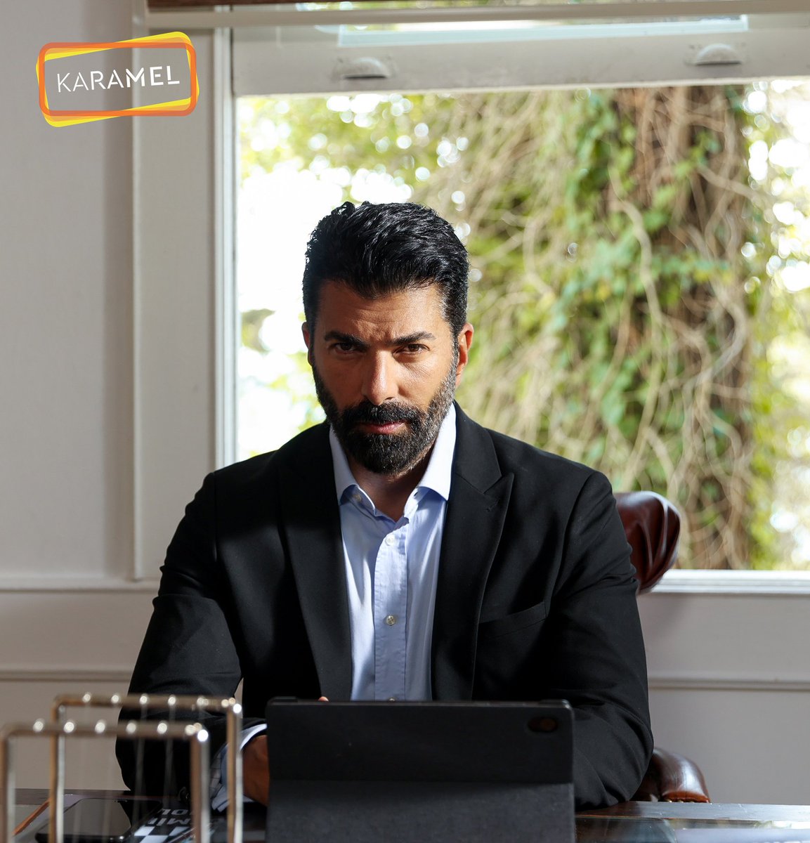 esaretkanal7's tweet photo. 😎 #Esaret yeni bölümleriyle hafta içi her akşam 19:00'da @kanal7'de! 💞 #Özlemişim @KaramelYapim https://t.co/6vIXQiFqoG