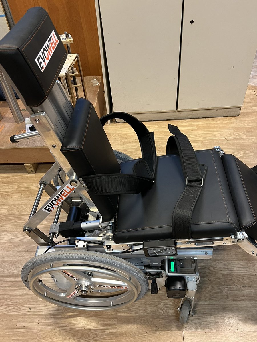 Fauteuil roulant banc électrique EVOWELL. Conçu pour donner une autonomie totale aux sportifs et usagers en situation de handicap.