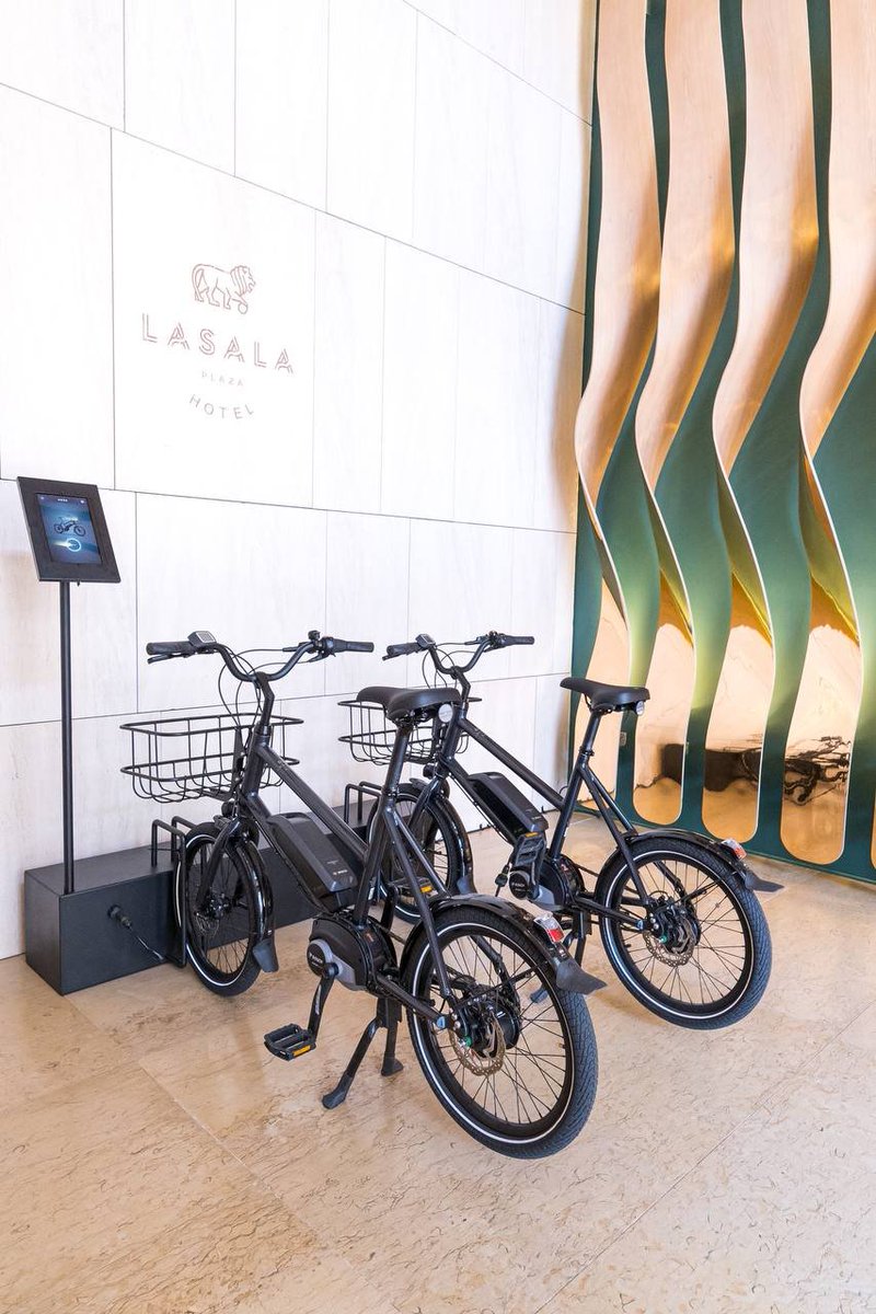 Sol, más de 60km de carriles bicis por toda la ciudad y dos bicis eléctricas a tu disposición en nuestra recepción. ¿Nos vamos de paseo? 😉🚲

lasalaplazahotel.com

#LasalaPlazaHotel #Donostia #SanSebastian