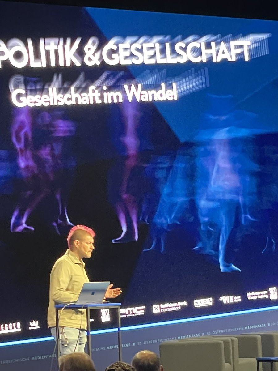mKotlowski's tweet photo. Sascha Lobo @saschalobo beim Auftakt der #oemt23 #w24dabei https://t.co/3STc0dXxrA