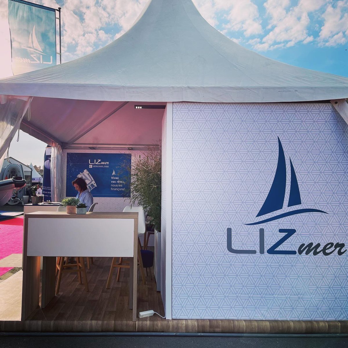LIZmer_cf's tweet photo. Le @GrandPavois de La Rochelle vient d’ouvrir ses portes.

🤝 Notre équipe de spécialistes du financement de bateaux de plaisance se tient à votre disposition sur notre stand A-26 jusqu’au lundi 25 septembre !

#grandpavois #larochelle #salon #nautique #boatshow https://t.co/ihPORNYQul