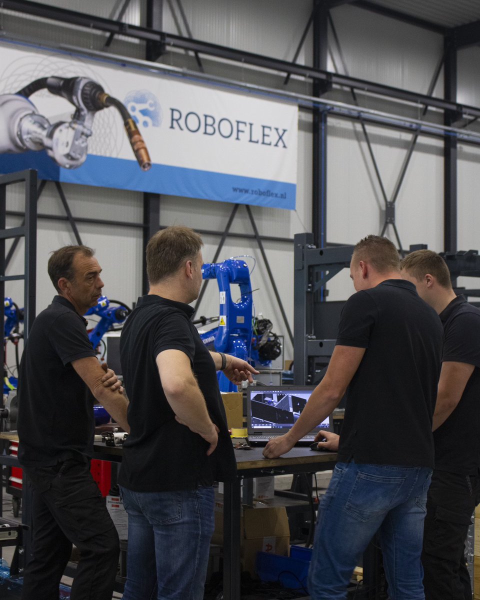 RoboFlexRobotic's tweet image. 🚀 Bij Roboflex staat teamwork centraal! Samen streven we naar topresultaten dankzij een doordacht plan. Contacteer ons voor innovatieve ideeën die bij jouw bedrijf en productieproces passen. 🤖💡 #Teamwork #Roboflex #Oosterhout #Technologie #Robotica #Vacatures