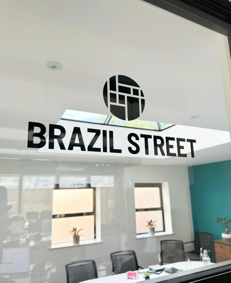 Metamarkuk's tweet image. Branded graphics can really bring an office space to life! The Wall Boss UK team used our materials for these window graphics. The subtle branding is a great addition to Brazil Street’s new office space. Tap here for more metamark.co.uk/applications/w…
#windowvinyl #windowgraphics