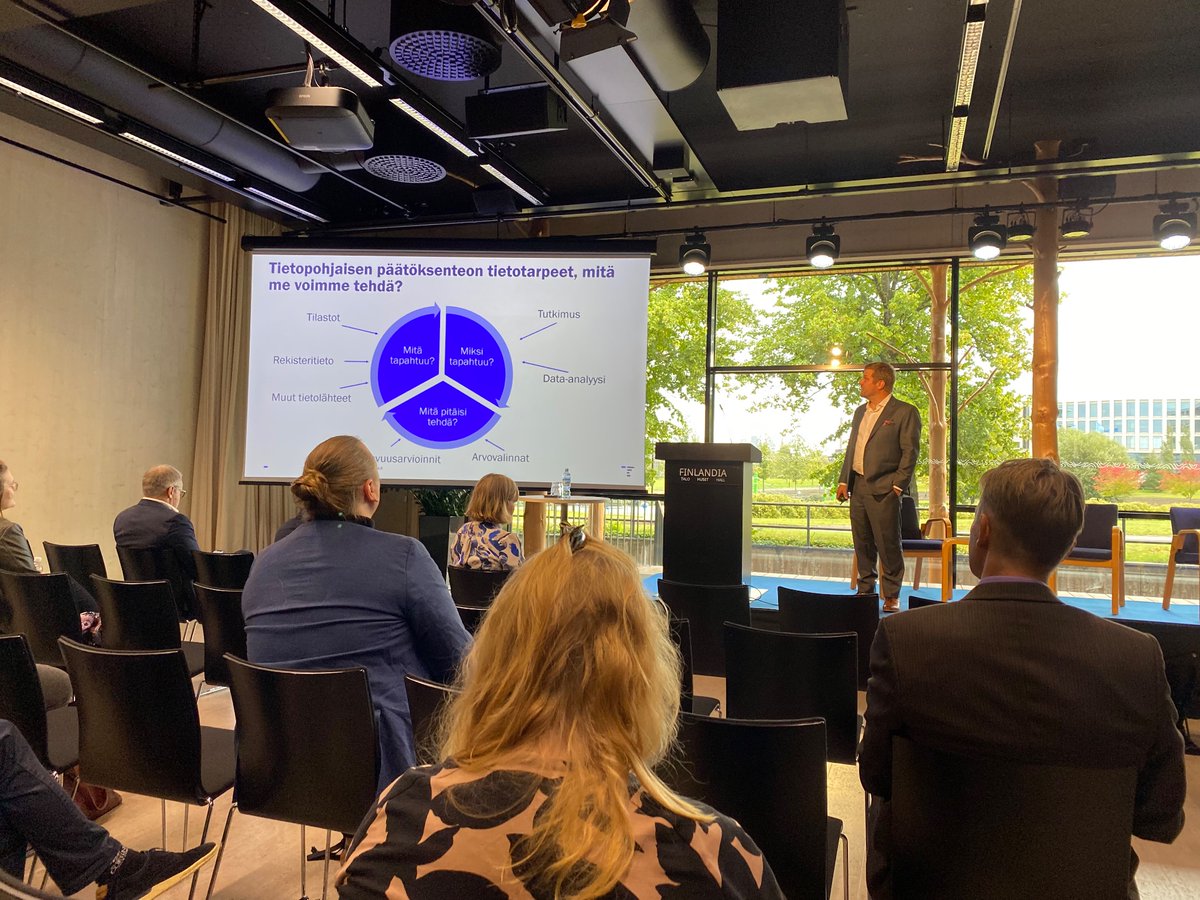 Tutkimushankkeiden koko kasvaa, datan määrä lisääntyy. Myös kustannukset kasvavat. Päätöksentekijät ansaitsevat ajantasaista ja laadukasta tietoa päätöksentekoon tueksi. Ville Vertainen alustaa tietotuotannon tulevaisuudesta. <a href="/Tilastokeskus/">Tilastokeskus</a> #Tutkijapalvelut #juhlaseminaari