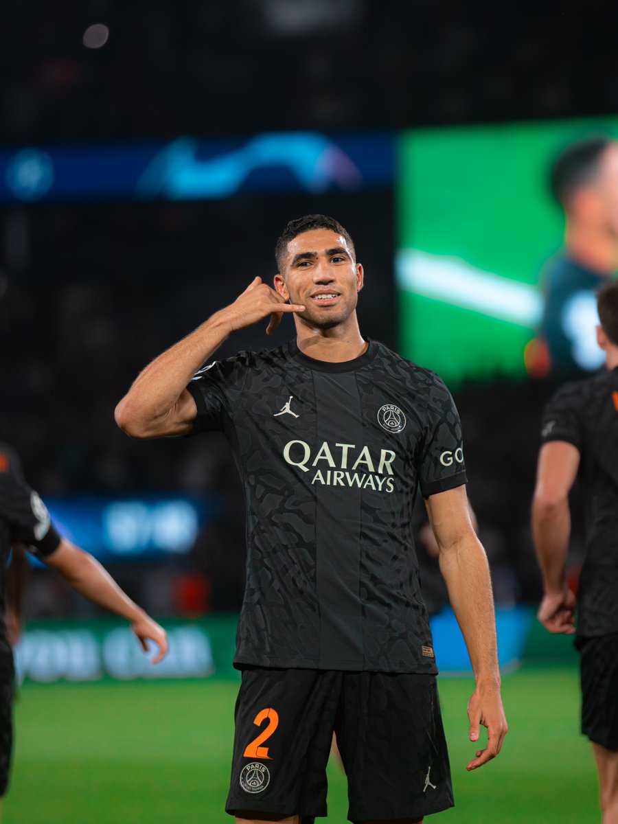 MediaParisien's tweet photo. 🇲🇦 Achraf Hakimi : « On est tous ensemble, on attaque à 11, on défend à 11. C'est la base de ce PSG, c'est le coach qui a créé ça. »

(L’équipe) https://t.co/ZciZgy5I6K