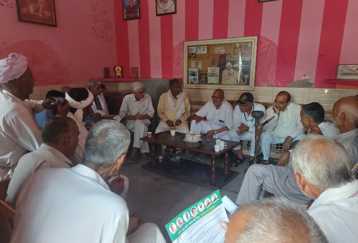 psd4haryana's tweet photo. गांव रामगढ़ में हाथ से हाथ जोड़ो अभियान कार्यक्रम के दौरान। प्रदेश में कांग्रेस पार्टी की सरकार बनने पर बुढ़ापा पेंशन ₹6000 की जाएगी व भाजपा-जजपा ने जो पेंशन दुर्भावना से काटीं हैं, उन्हें बहाल किया जाएगा। 36 बिरादरी की मांग हुड्डा सरकार है। #Haryana #Jind #Julana https://t.co/YU2ozF9BXB