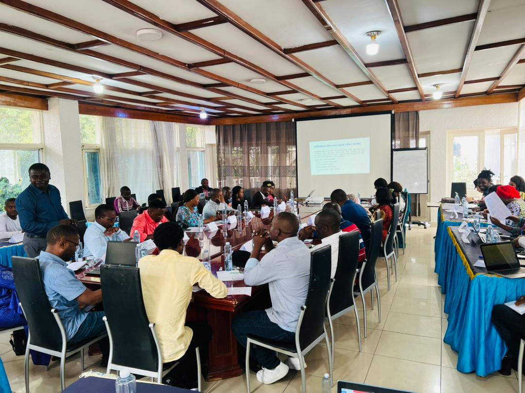 parfaitmuhani's tweet photo. #GOMA : Nous avons pris part au Café Citoyen organisé par @ProtectionInt qui a abouti à la signature d'un CONTRAT SOCIAL avec certains candidats du Nord-Kivu aux élections 2023.
La @cenirdc doit garantir des élections apaisées, crédibles & la #SoCiv jouer son rôle de Sentinelle. https://t.co/MOwqtbJCh0