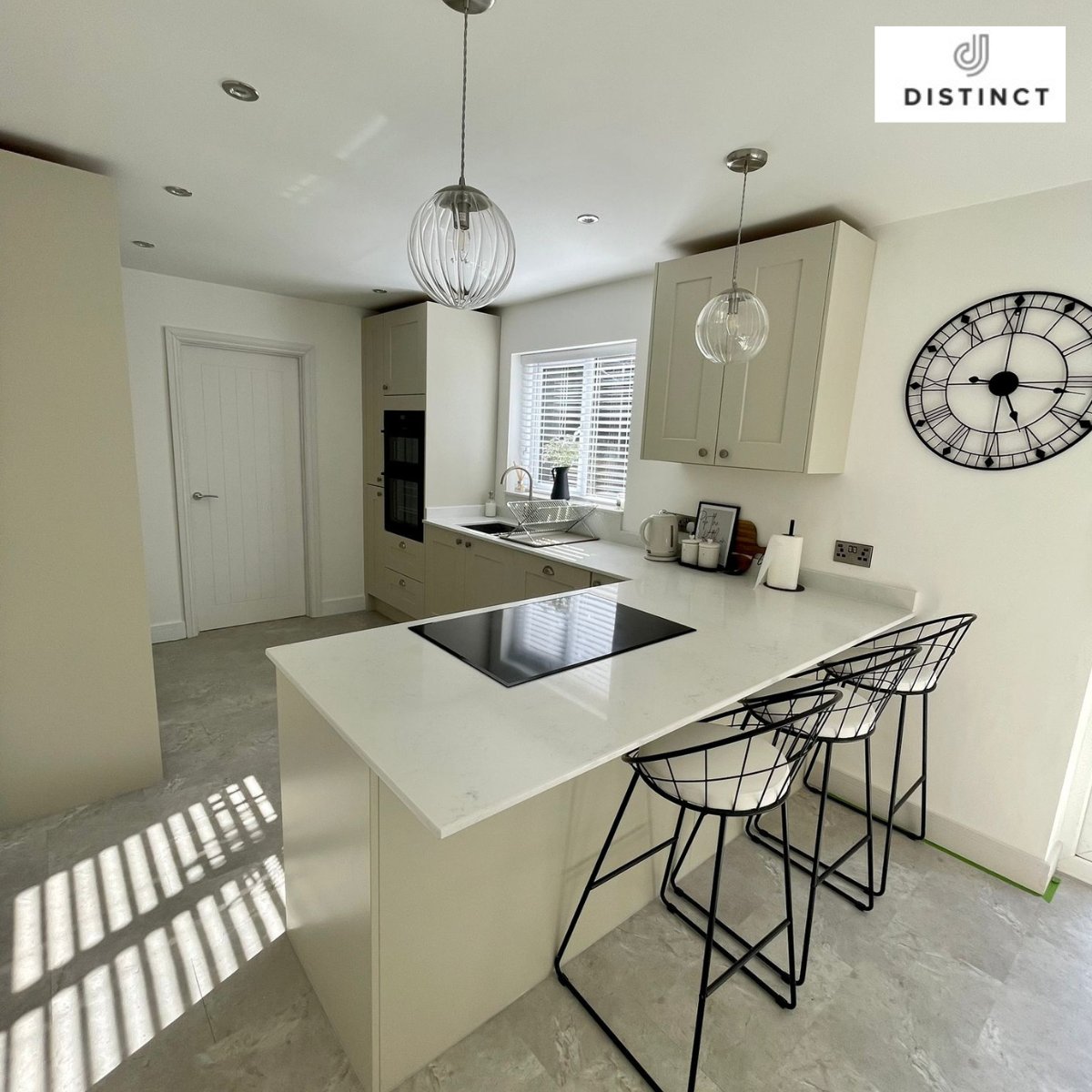 distinctworktop's tweet photo. Our latest kitchen installation combines both elegance and durability.

For any enquiries, please get in touch.

Tel: 01633   619 999
https://t.co/HBWCUtLcQ7

#worktops #quartzworktops #graniteworktops #kitchenworktops https://t.co/0UntJvT3X3