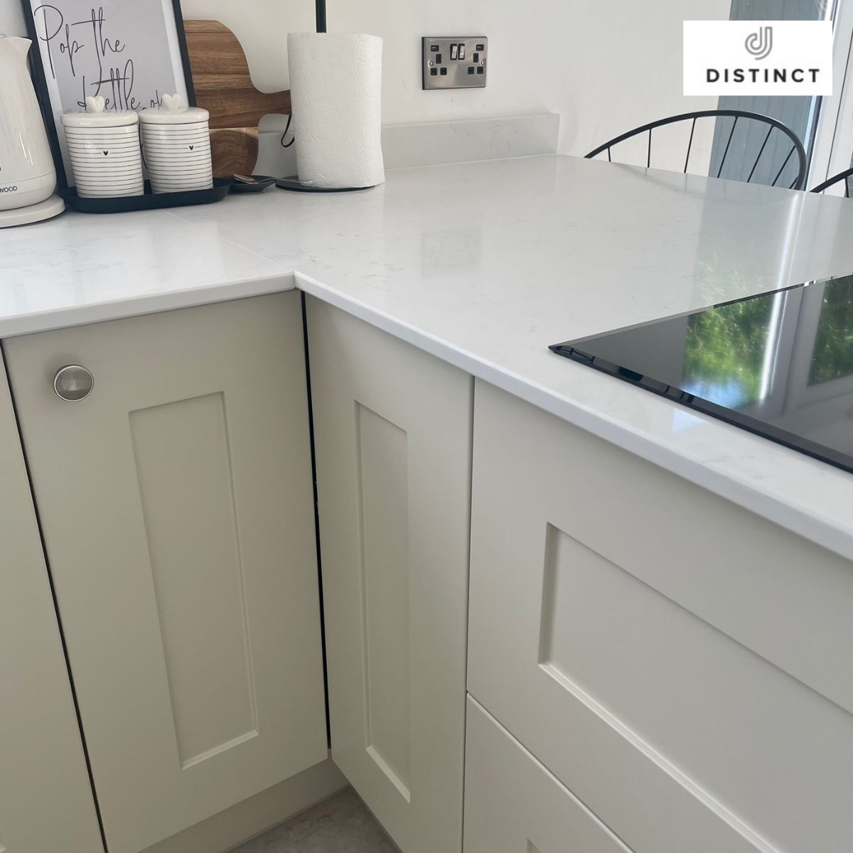 distinctworktop's tweet photo. Our latest kitchen installation combines both elegance and durability.

For any enquiries, please get in touch.

Tel: 01633   619 999
https://t.co/HBWCUtLcQ7

#worktops #quartzworktops #graniteworktops #kitchenworktops https://t.co/0UntJvT3X3