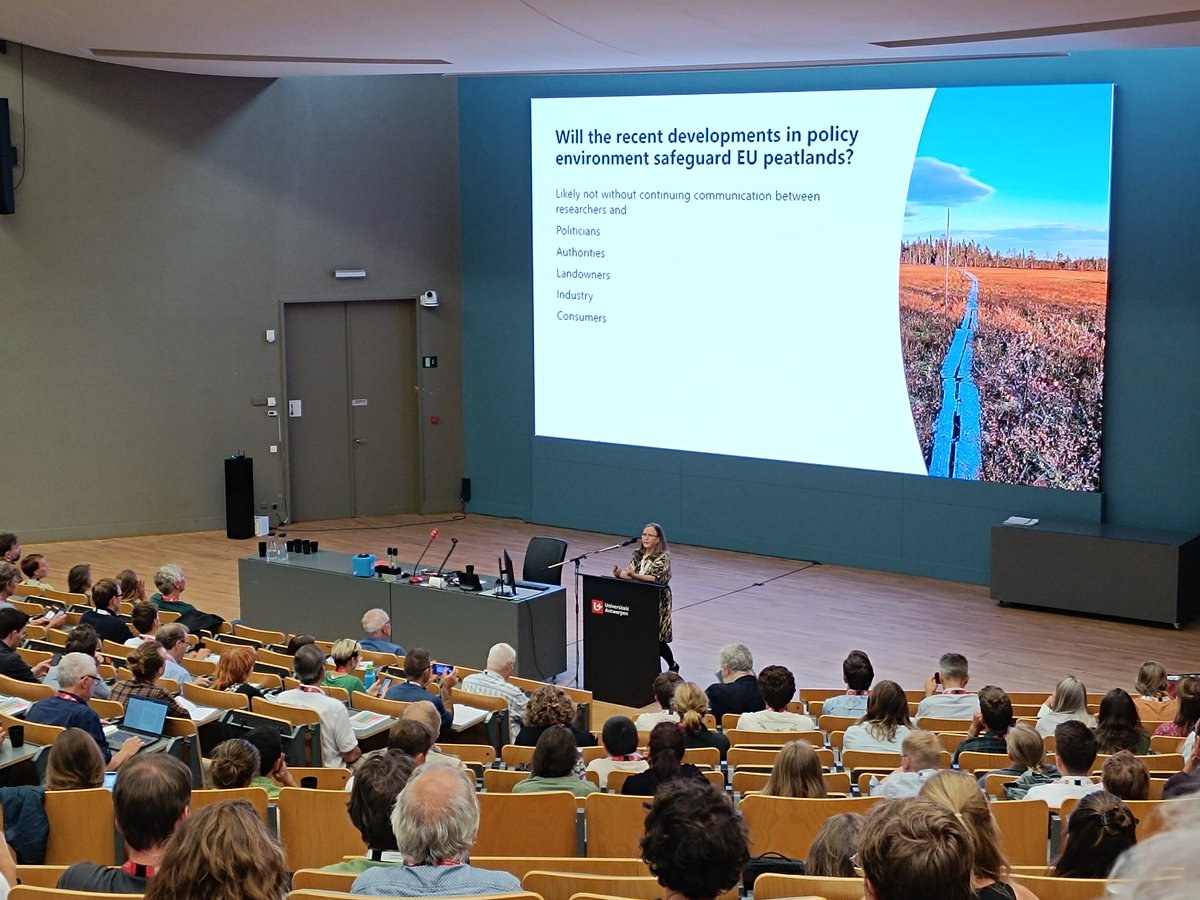 The day concluded with key-note speeches on the potential of recent policy developments to safeguard EU peatlands, the inspiring results of the #InterregNWE Care-Peat project restoring peatlands through powerful cooperations, and on the #GlobalPeatlandsInitiative.