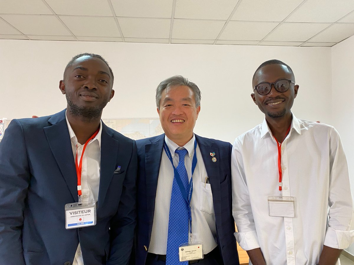 Le Japon offre un excellent système d’éducation qui permet de favoriser l’innovation et la créativité🗾🗼⛩️ Le 18 septembre 2023, M. MAEKAWA, Chef de mission adjoint, a reçu deux boursiers congolais qui partiront au Japon🇯🇵🇨🇩