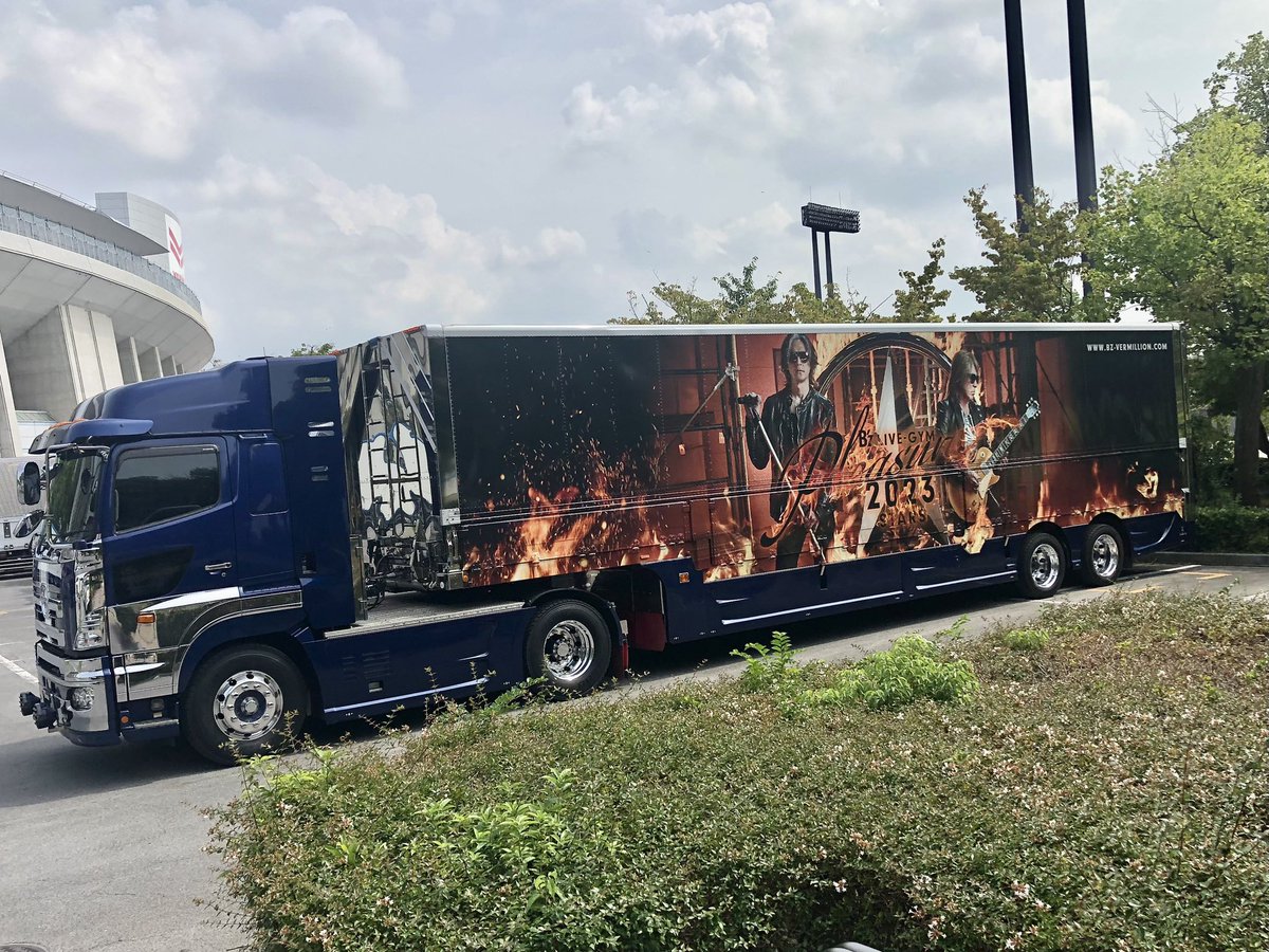B'z ツアトラ ラッピング車 トレーラー固定展示あるのか分かりませんが