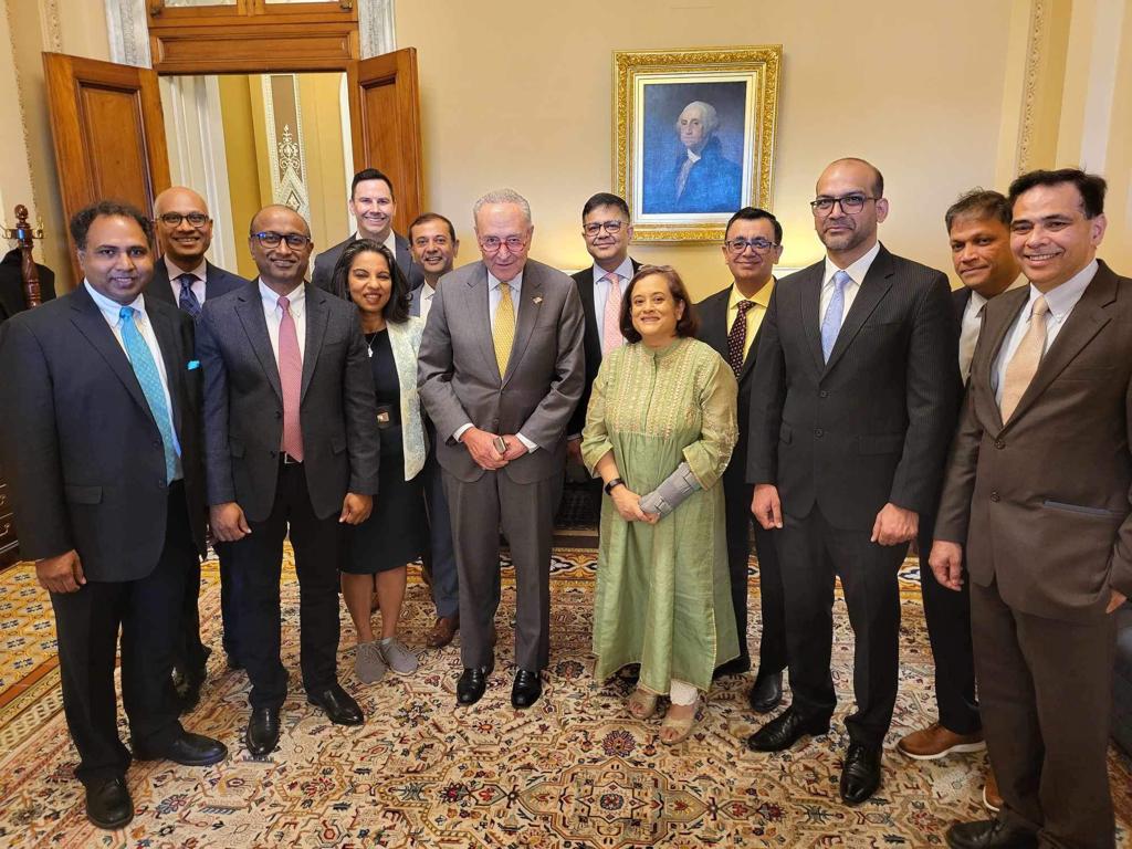 debjani_ghosh_'s tweet photo. A pleasure meeting Majority Leader #ChuckSchumer along with @nasscom members. Was wonderful to see his enthusiasm for 🇮🇳 and belief in the strategic importance of the tech sector in further strengthening the US-India partnership. Cannot agree more.
@RNamb @shivendra_1969 https://t.co/nKa1XLbn6b
