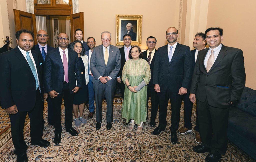 debjani_ghosh_'s tweet photo. A pleasure meeting Majority Leader #ChuckSchumer along with @nasscom members. Was wonderful to see his enthusiasm for 🇮🇳 and belief in the strategic importance of the tech sector in further strengthening the US-India partnership. Cannot agree more.
@RNamb @shivendra_1969 https://t.co/nKa1XLbn6b
