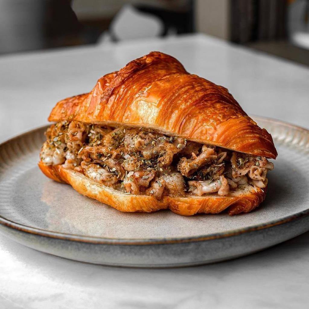 Kuruvasan kokoreç, gerçek gurmeler bilir bu tadı.