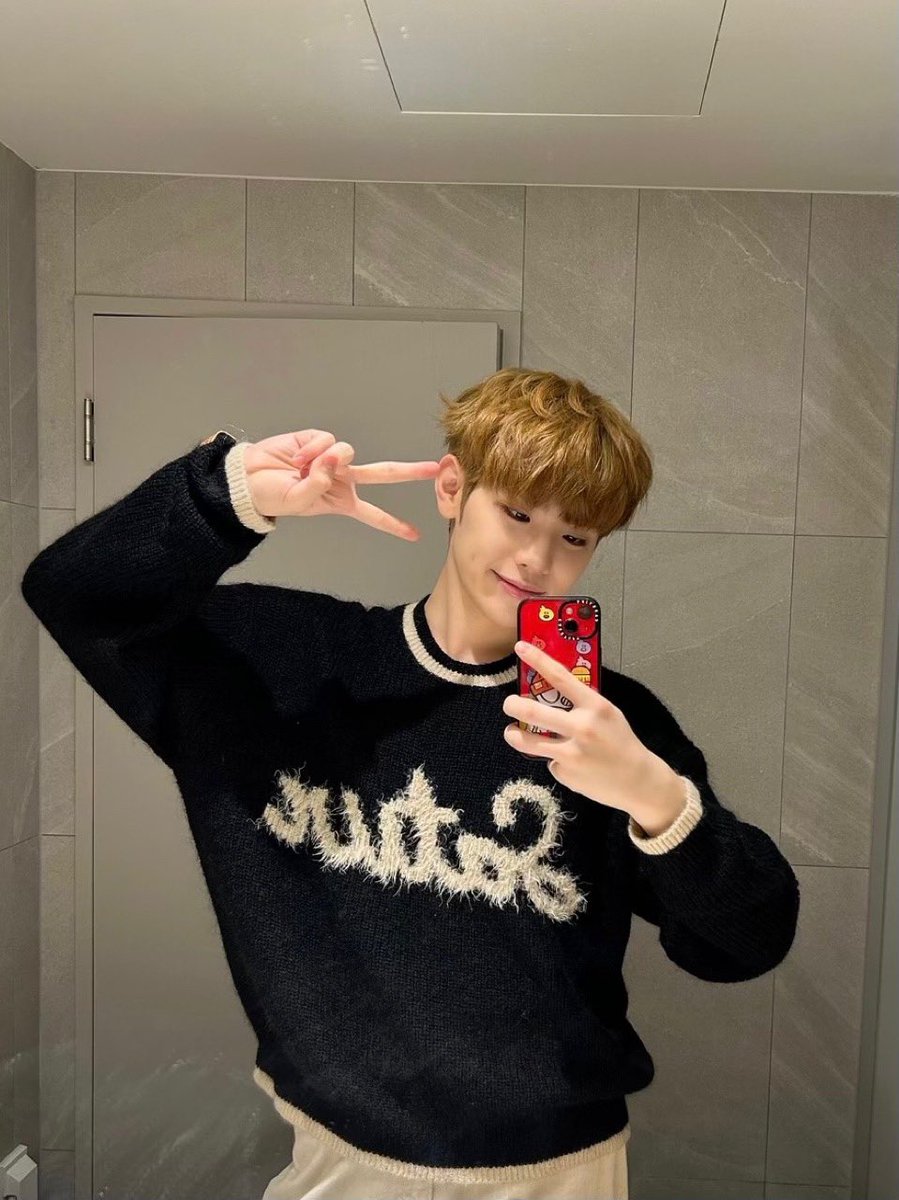 ZB1_official's tweet photo. _💌

오늘 비가 와서 찍어 둔 소나기를 들려주고 싶었어 ㅋㅎ
오늘도 마음이 화창한 하루를 보내 사랑해~💜

(정차 중에 찍었어요ㅎㅎ)

#KIMTAERAE #김태래
#ZEROBASEONE #ZB1 #제로베이스원 https://t.co/TmYwRLhORr