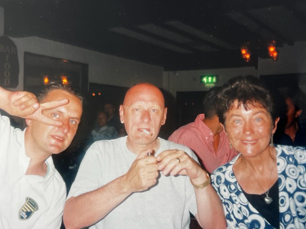 We love this one of Paul with his Mum and Dad! The beautiful smile on Linda, the badass look Derek's got goin on, and Paul poppin in from the side with his classic peace sign📷 Amazing! #ThePaulRyderTapes #HappyMondays #Family #MumandDad #music