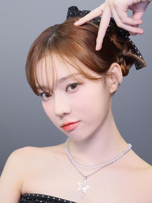 똑같은 표정에 다른 스타일링 ദ്ദി•̀.̫•́✧