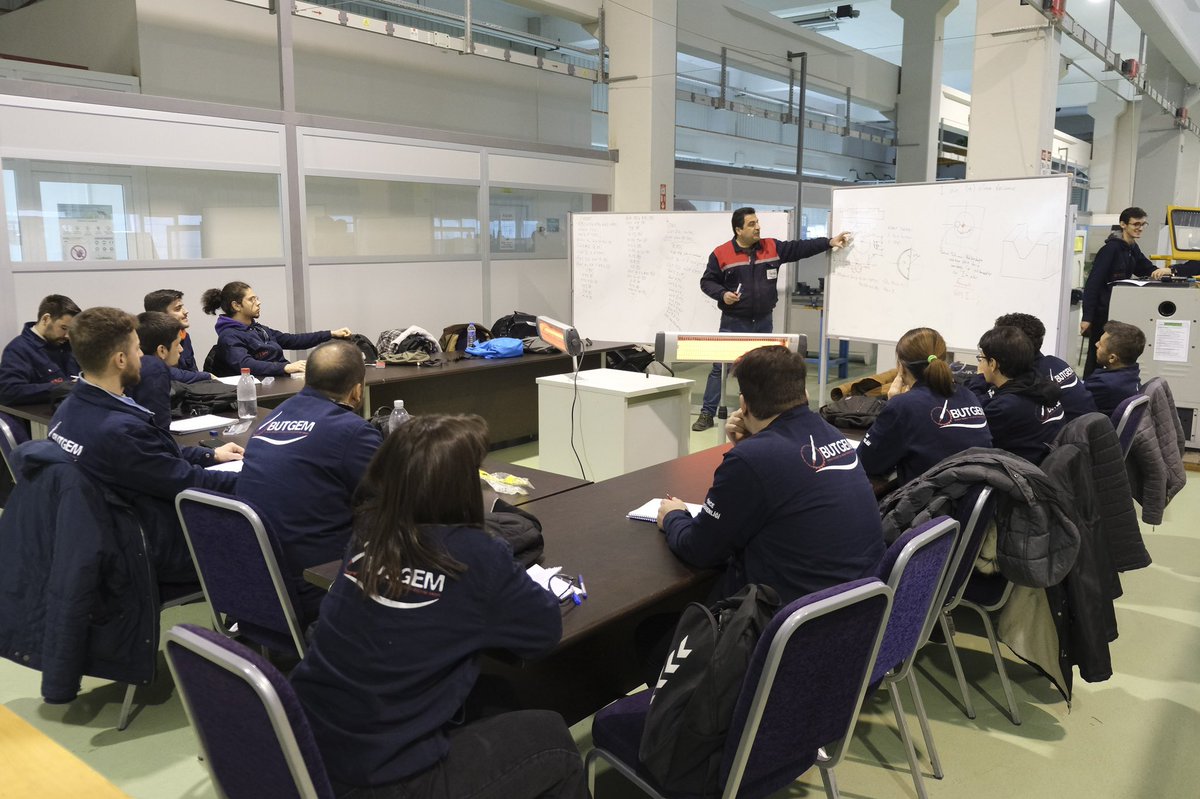 BursaTSO's tweet photo. BUTGEM’DE YENİ EĞİTİM ÖĞRETİM DÖNEMİ BAŞLADI 🧑🏭⚙️🏭
BTSO Eğitim Vakfı bünyesinde faaliyetlerini sürdüren #BUTGEM, yeni dönemde 1️⃣4️⃣ farklı alanda 2️⃣0️⃣0️⃣’ü aşkın eğitim programı düzenlemeyi hedefliyor.
Ayrıntılar⤵️
https://t.co/Aqk9BCwrgg https://t.co/41HxI1an2h