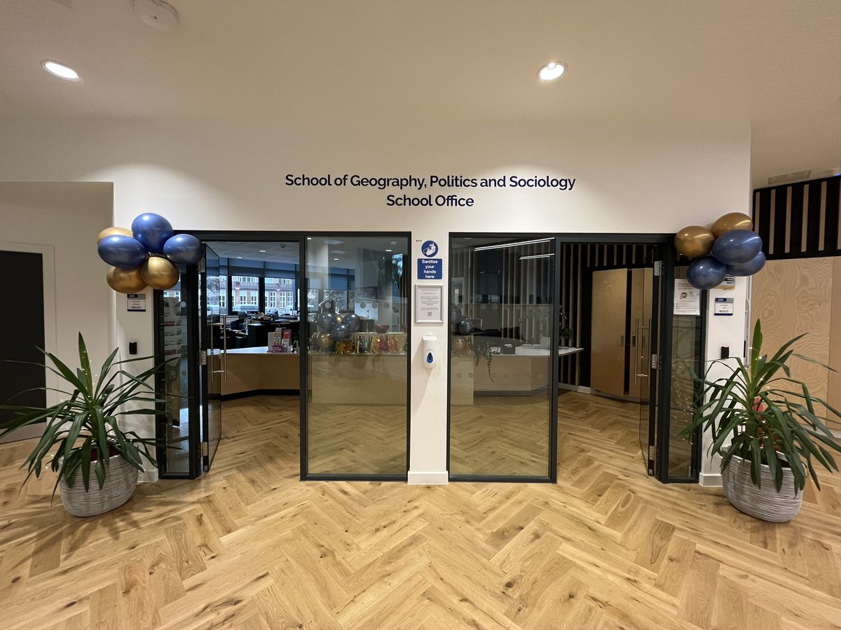 Hello to all our new Geography students starting this week🌎

We’re here on the second floor for any queries - do come say hello👋🏼

Check out our resources for new and returning students👉🏼 shorturl.at/vzX56