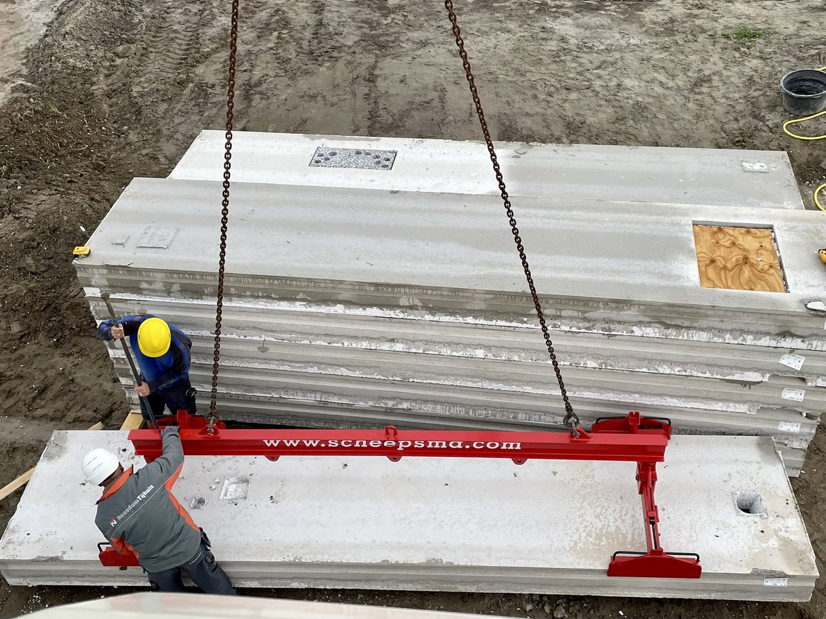 Project #winsum #munster #bouw. 
Kraan 🏗️ Lage stand ivm wind #liebherrmk88 begane grond vloer. 
Groningen #grunn #scheepsmalogistiek