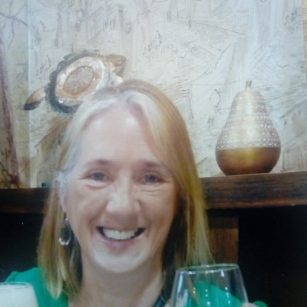 💛This Mouth Cancer Awareness Day, we're sharing the story of Mary Maybury O'Connor, a registered nurse and midwife who was diagnosed with tonsillar cancer in 2016.

👉Read her story here: cancer.ie/about-us/news/…

#MCAD2023